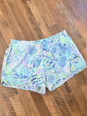 Lilly Pulitzer Luxletic Ocean Trail Shorts size LG